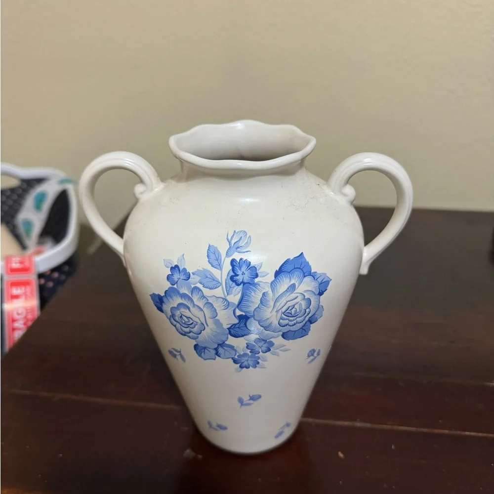 Crowning Touch Cream Color Two Handle Vase Somerset Garden Blue Flower Japan